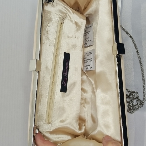 LULU TOWNSEND CREAM SATIN SHOULDER BAG CLUTCH NWT - Picture 5 of 8